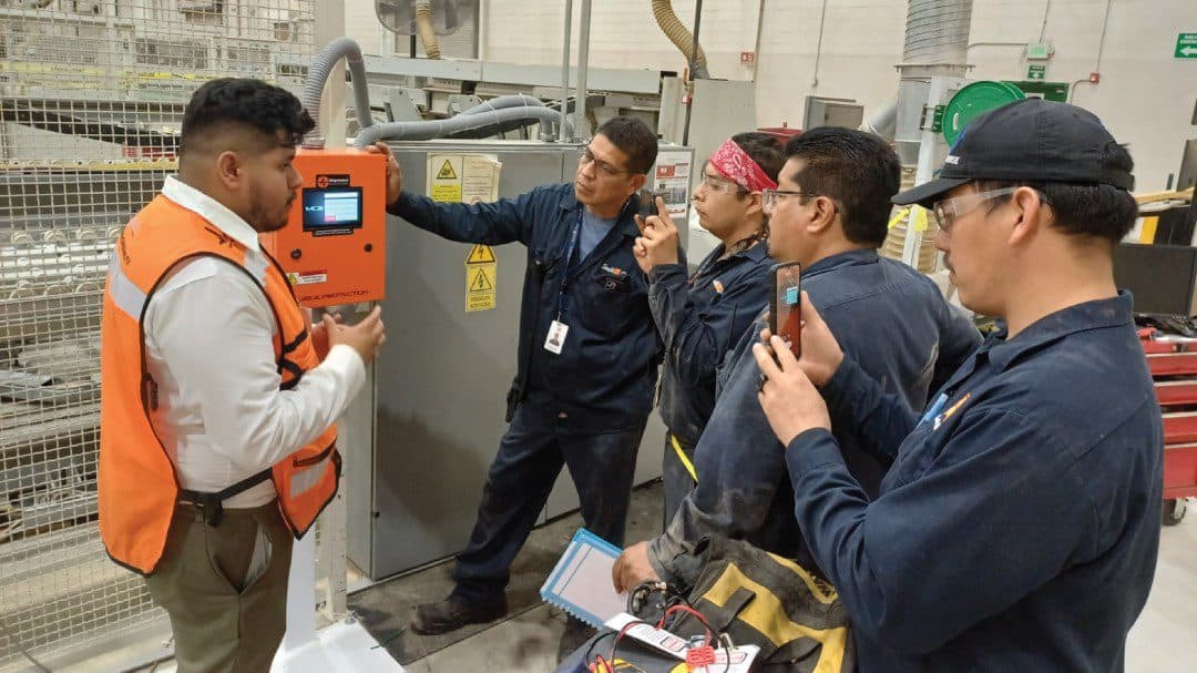 Equipo expertos hiprotect Protector contra sobretensiones